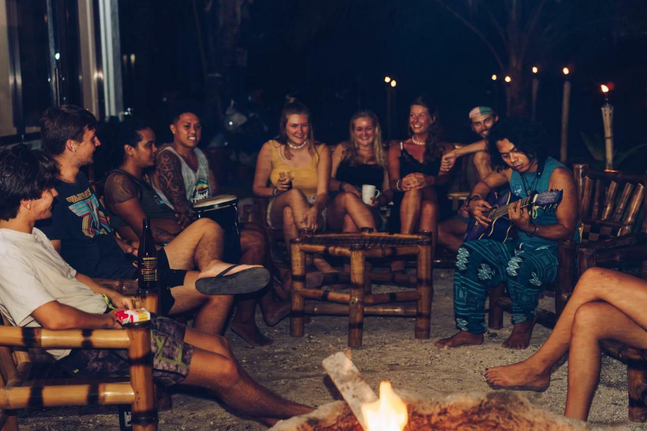 Sunlit Hostel General Luna  Εξωτερικό φωτογραφία